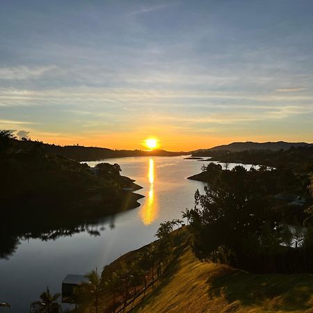 Viajero Guatape Hostel & Lake Club Exterior photo