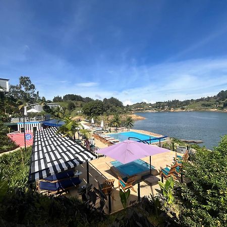 Viajero Guatape Hostel & Lake Club Exterior photo