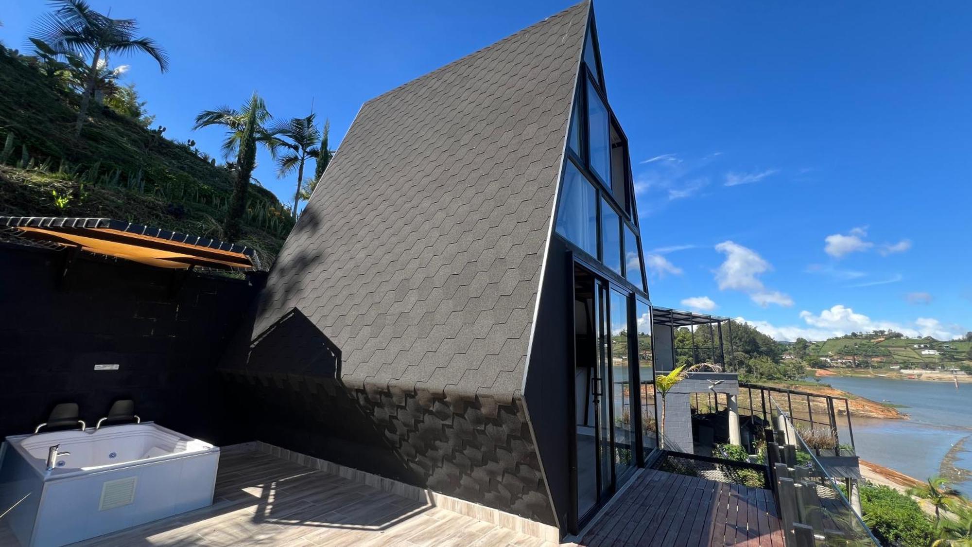 Viajero Guatape Hostel & Lake Club Exterior photo