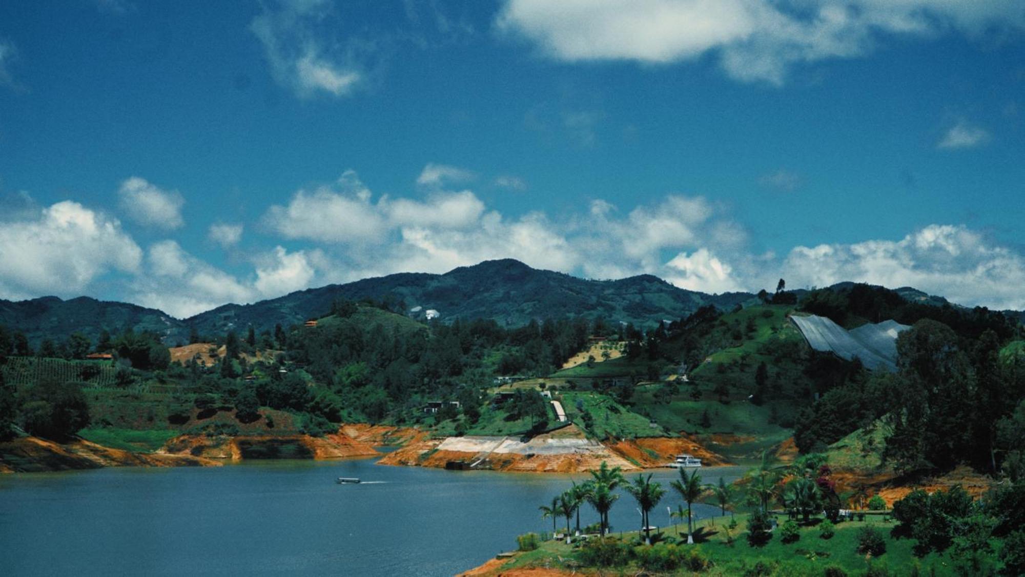 Viajero Guatape Hostel & Lake Club Exterior photo