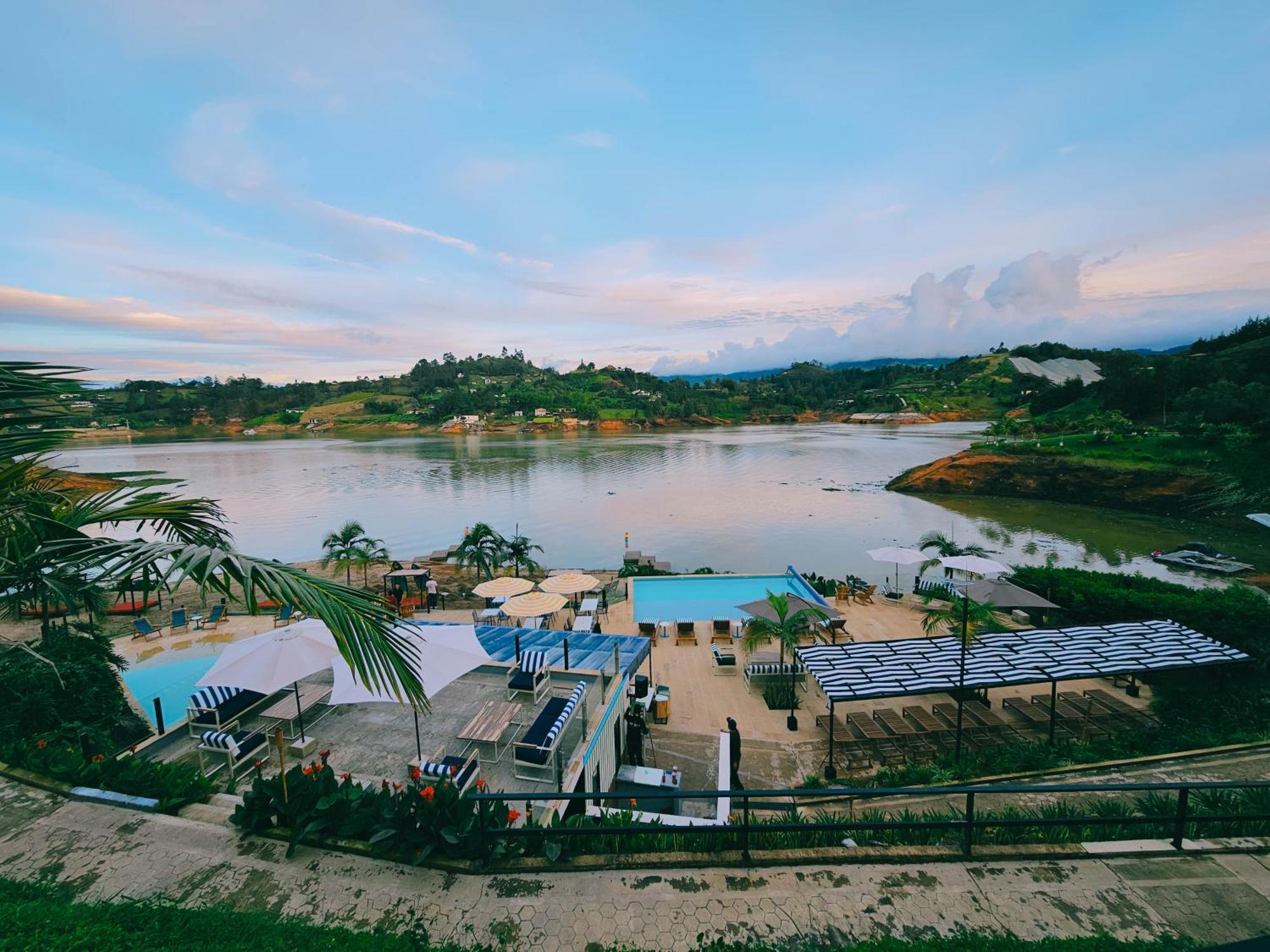 Viajero Guatape Hostel & Lake Club Exterior photo