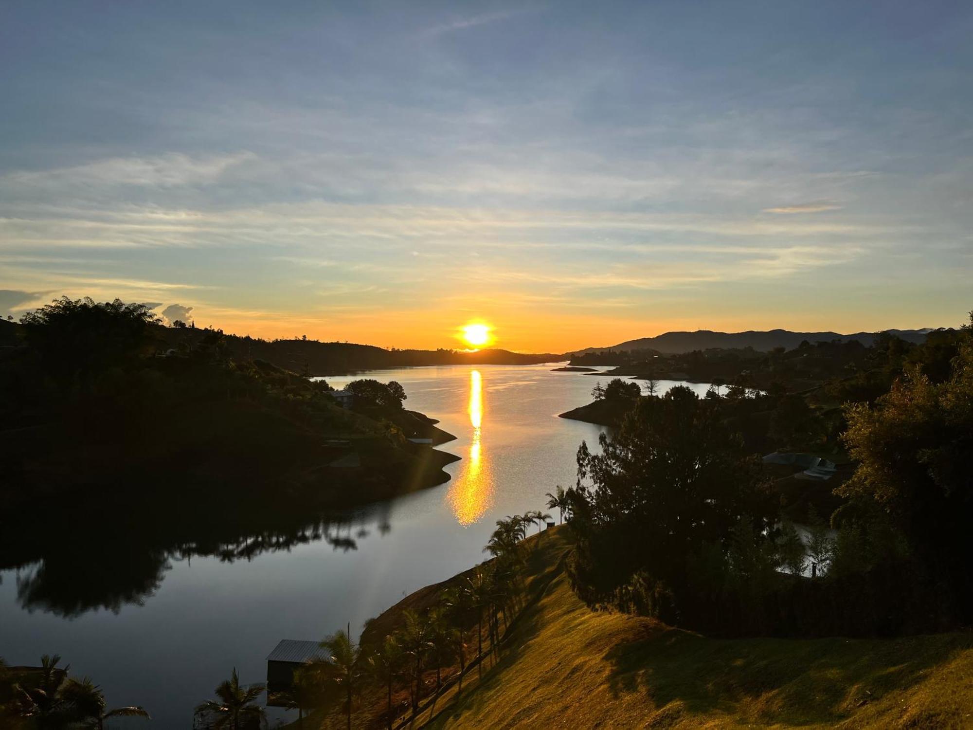 Viajero Guatape Hostel & Lake Club Exterior photo