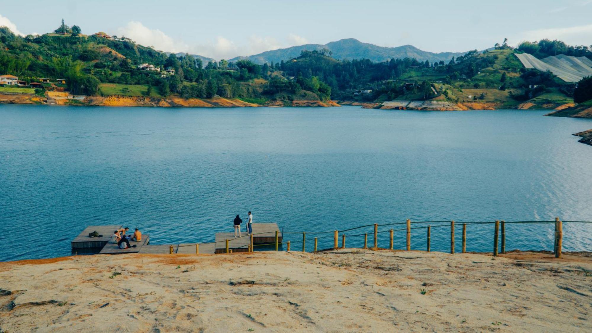 Viajero Guatape Hostel & Lake Club Exterior photo