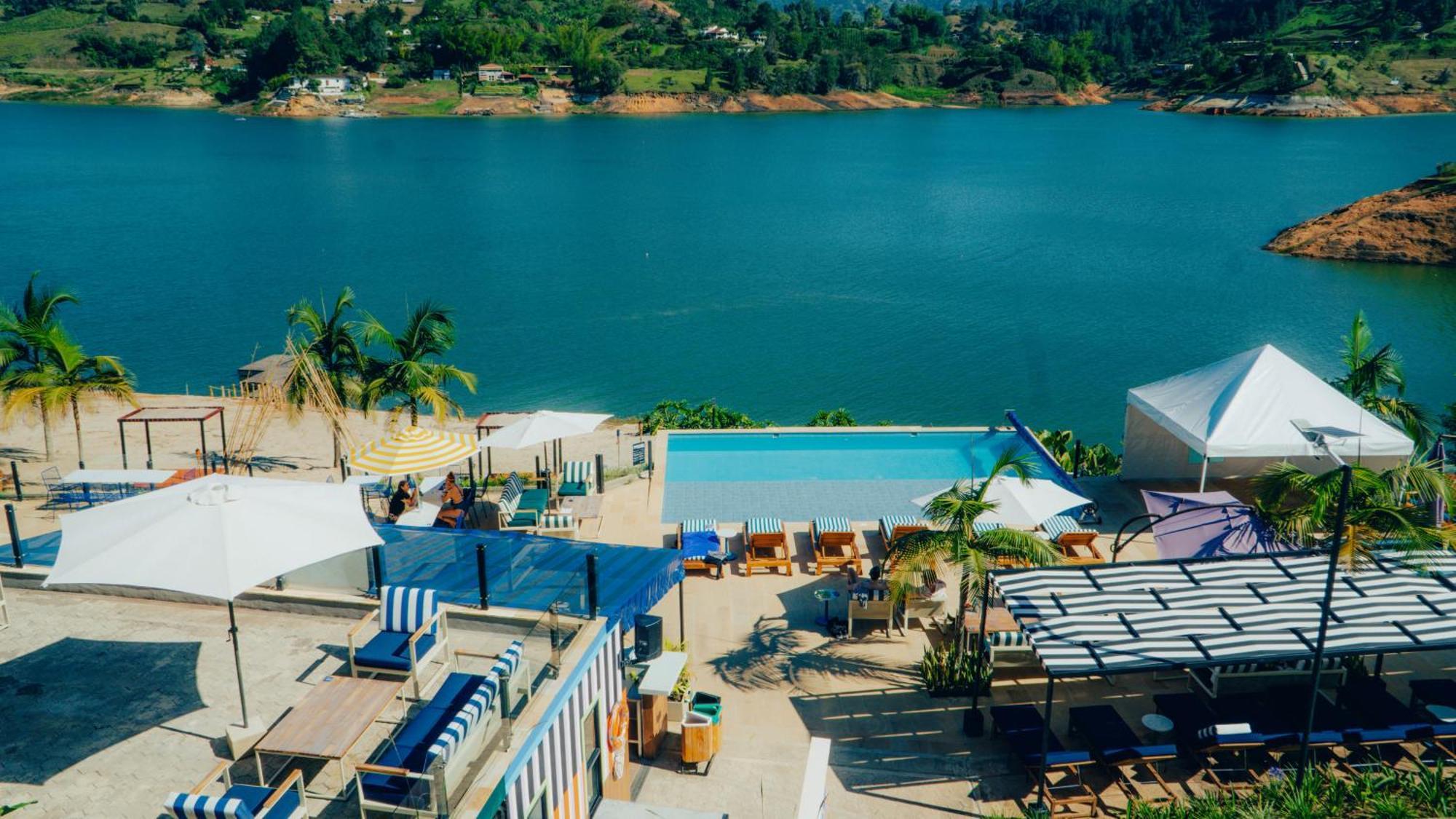 Viajero Guatape Hostel & Lake Club Exterior photo