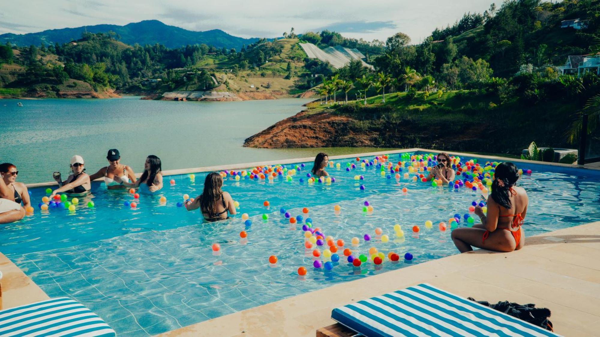 Viajero Guatape Hostel & Lake Club Exterior photo